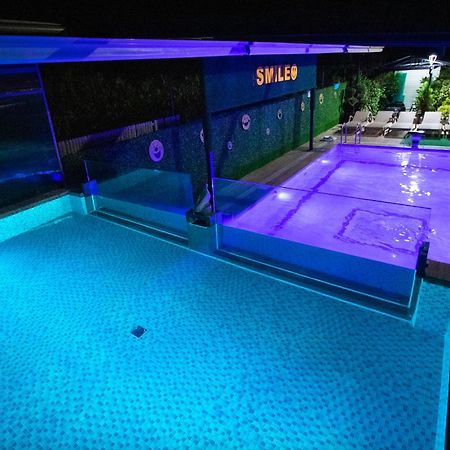 Hotel Smile كوبوليتي المظهر الخارجي الصورة