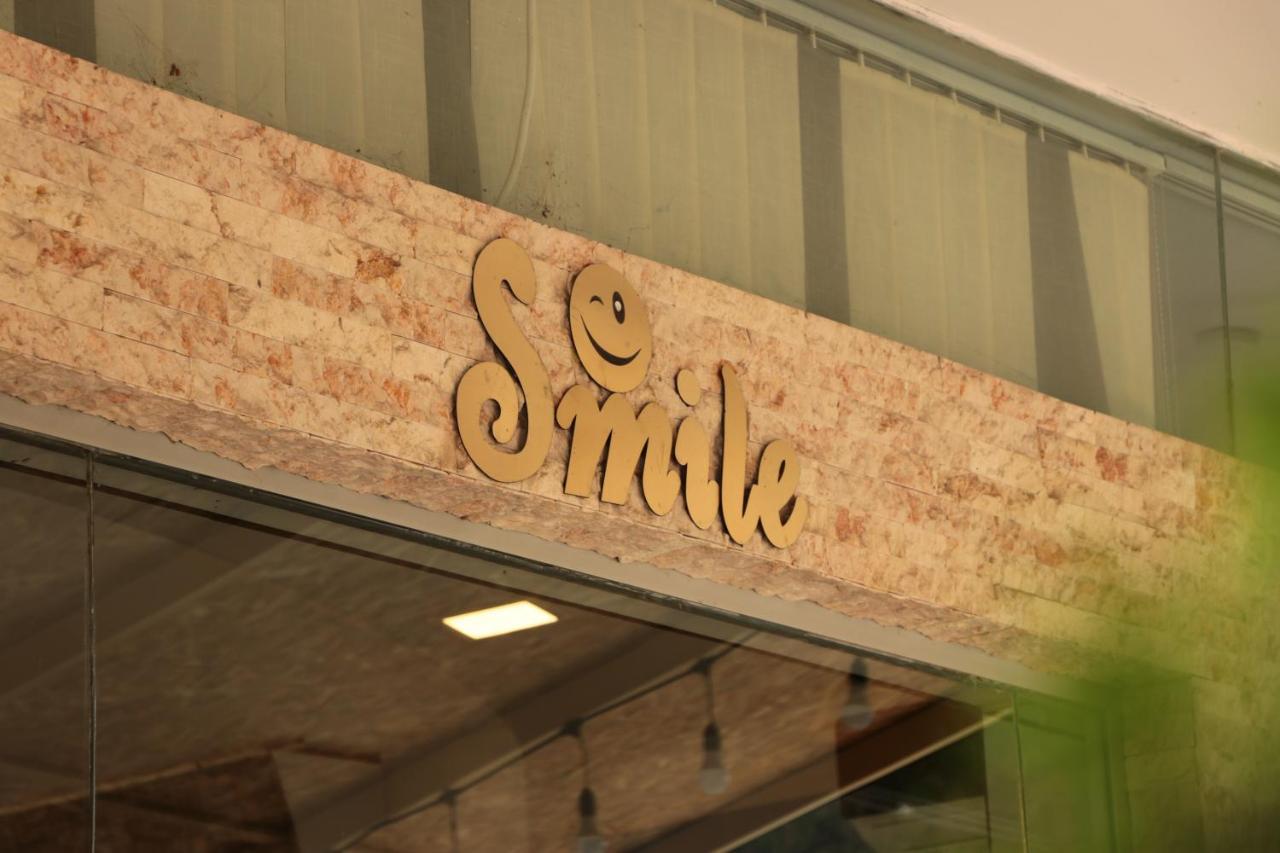 Hotel Smile كوبوليتي المظهر الخارجي الصورة
