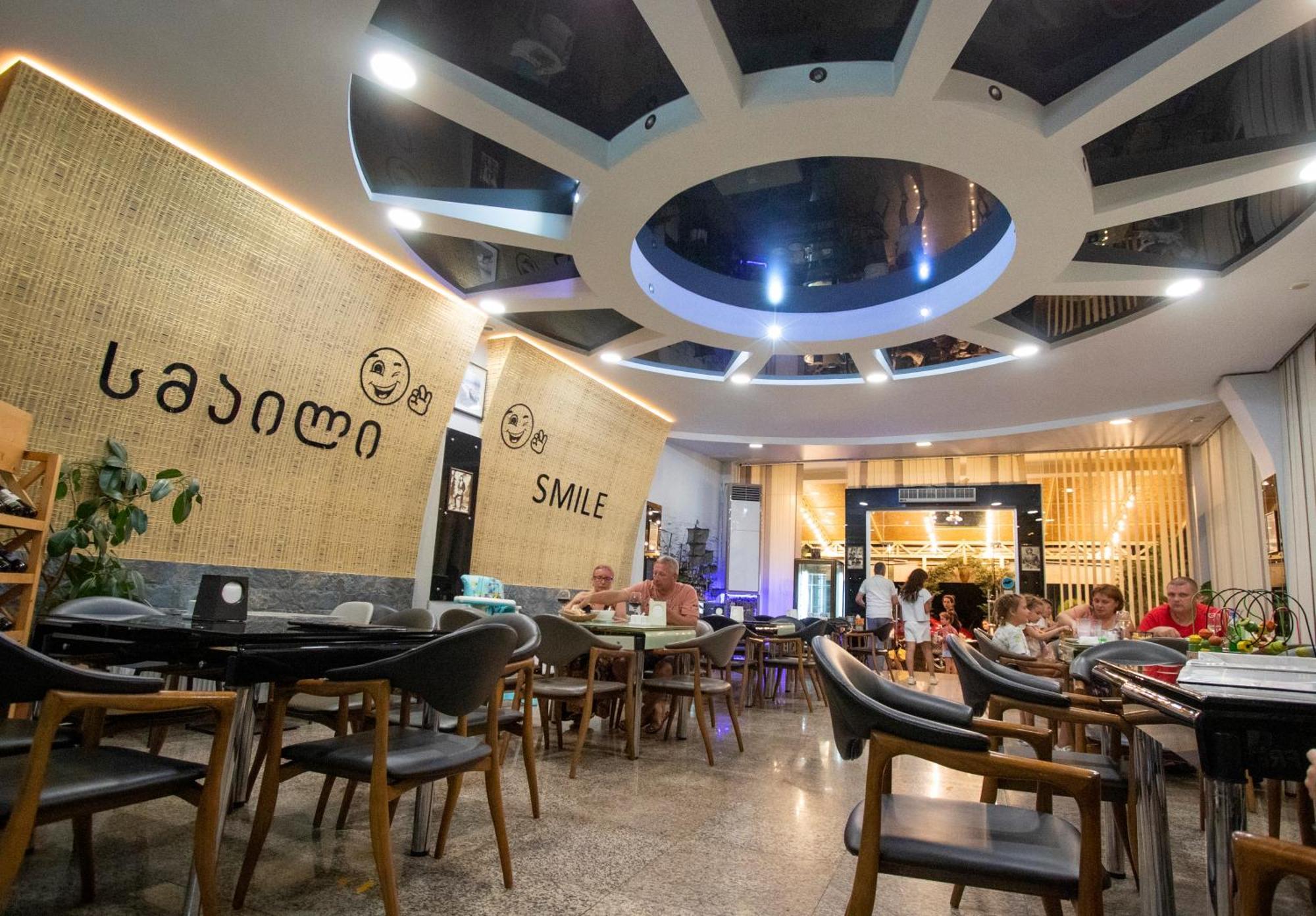Hotel Smile كوبوليتي المظهر الخارجي الصورة