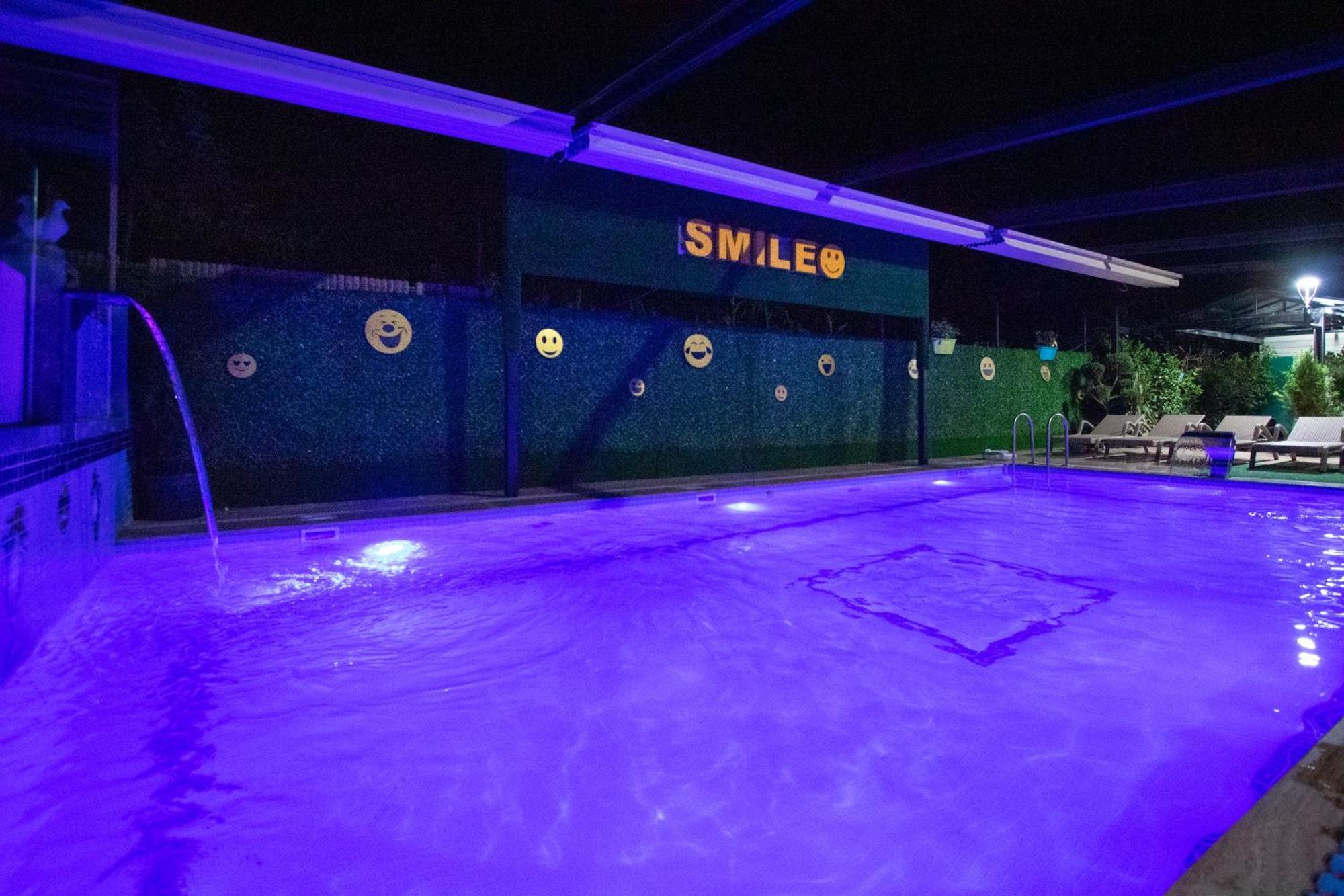 Hotel Smile كوبوليتي المظهر الخارجي الصورة
