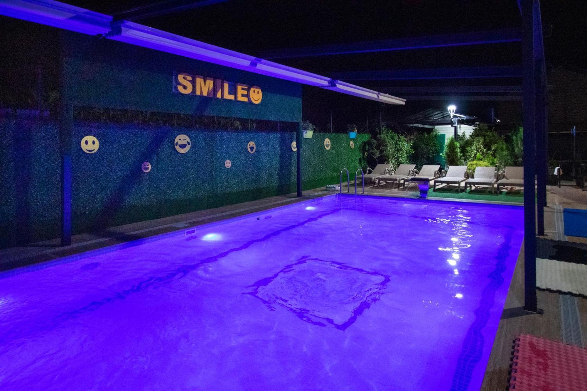 Hotel Smile كوبوليتي المظهر الخارجي الصورة