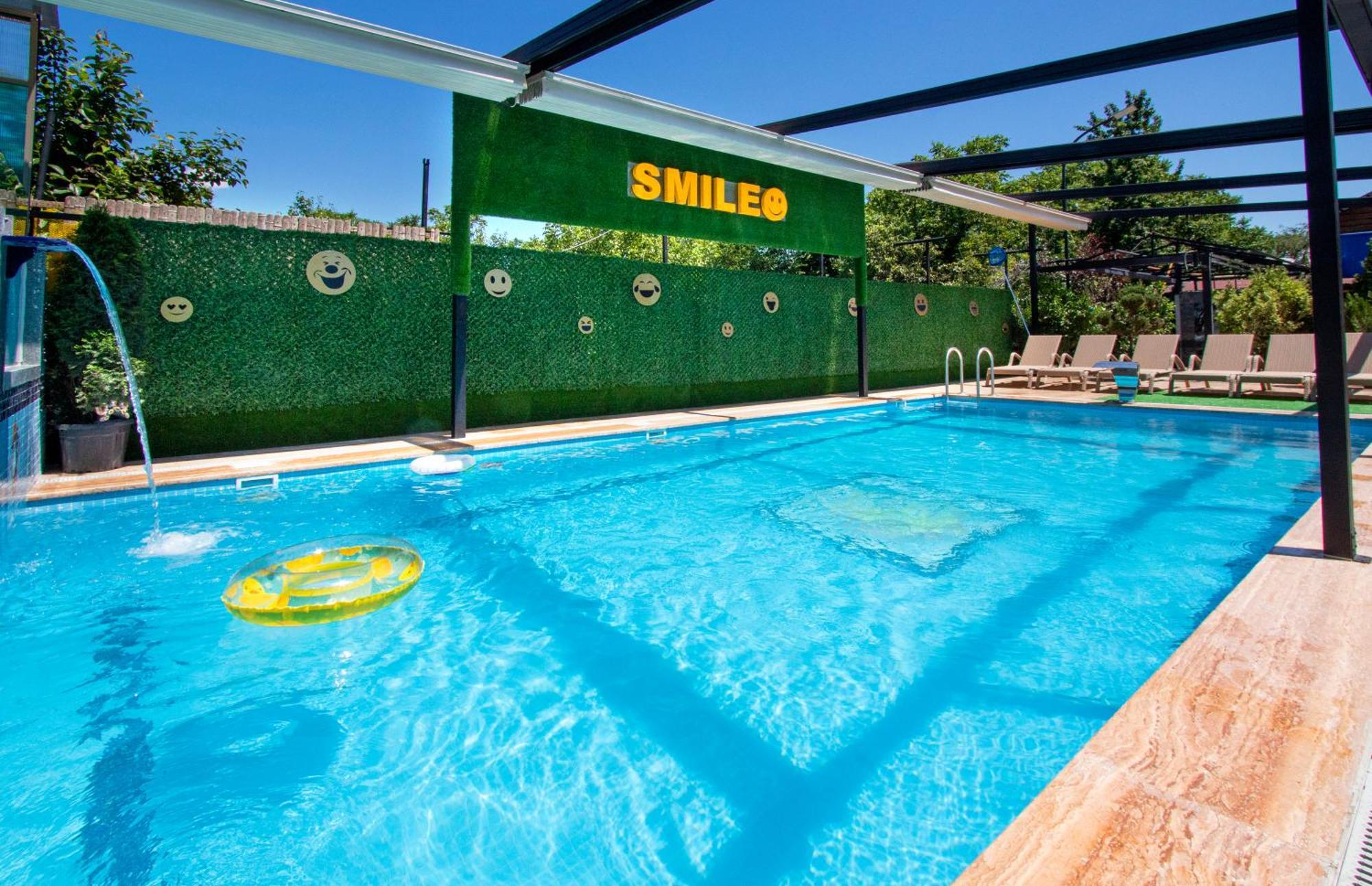 Hotel Smile كوبوليتي المظهر الخارجي الصورة