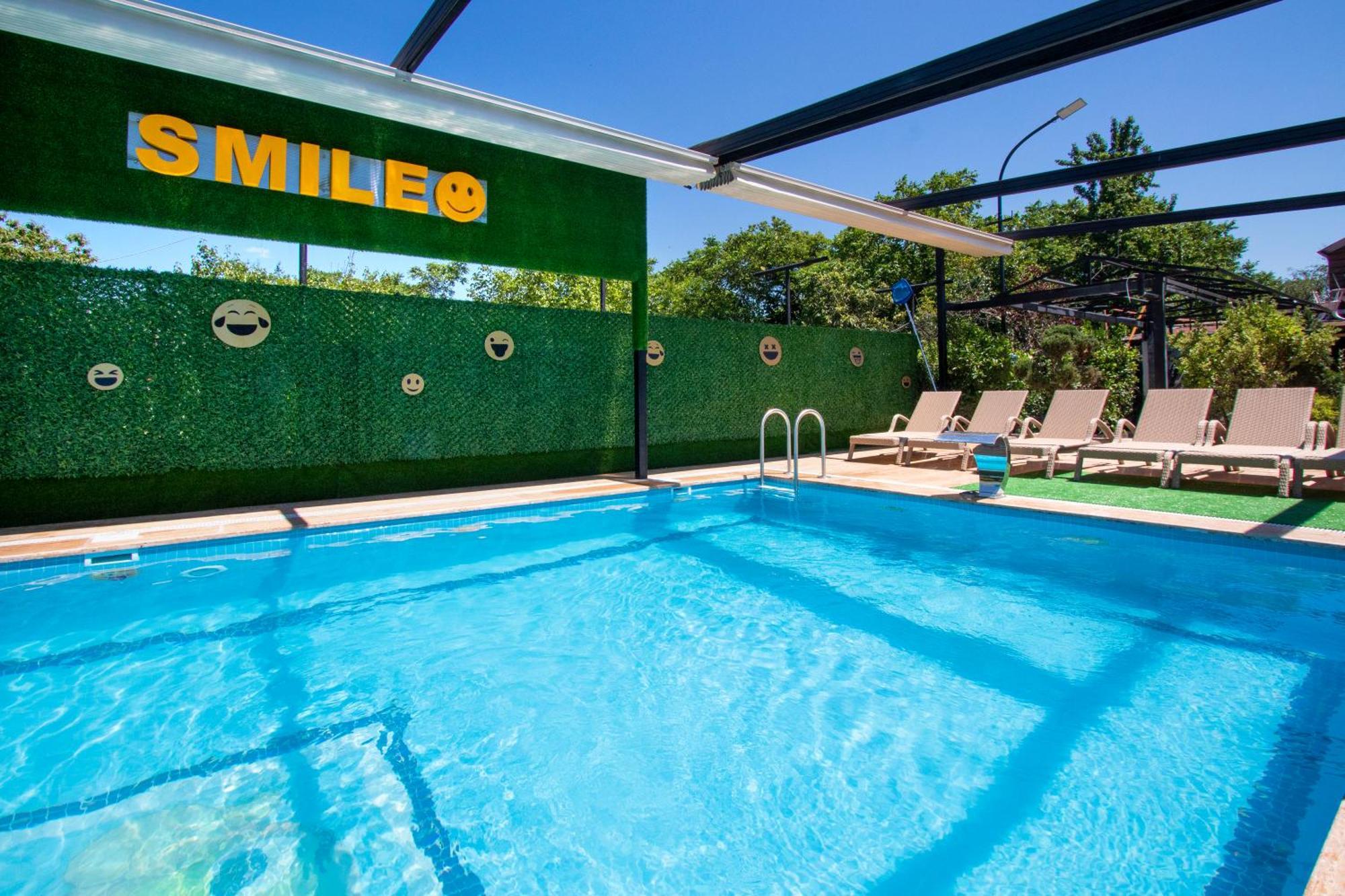 Hotel Smile كوبوليتي المظهر الخارجي الصورة