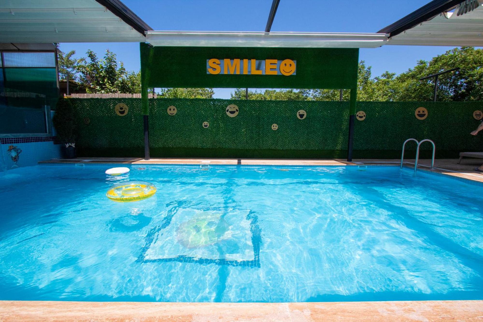 Hotel Smile كوبوليتي المظهر الخارجي الصورة