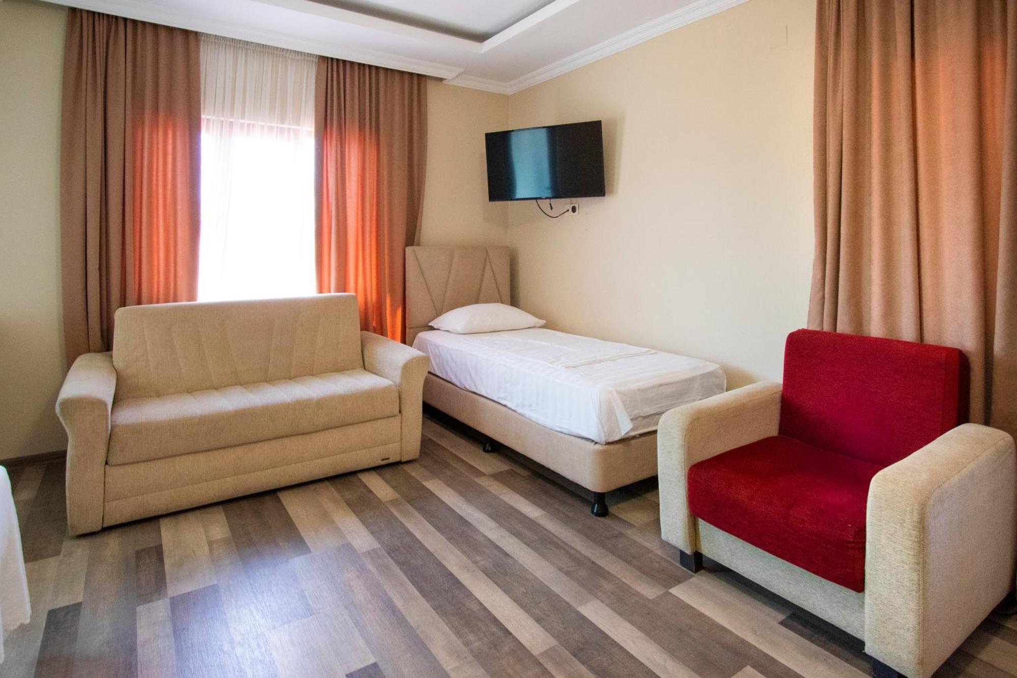 Hotel Smile كوبوليتي المظهر الخارجي الصورة