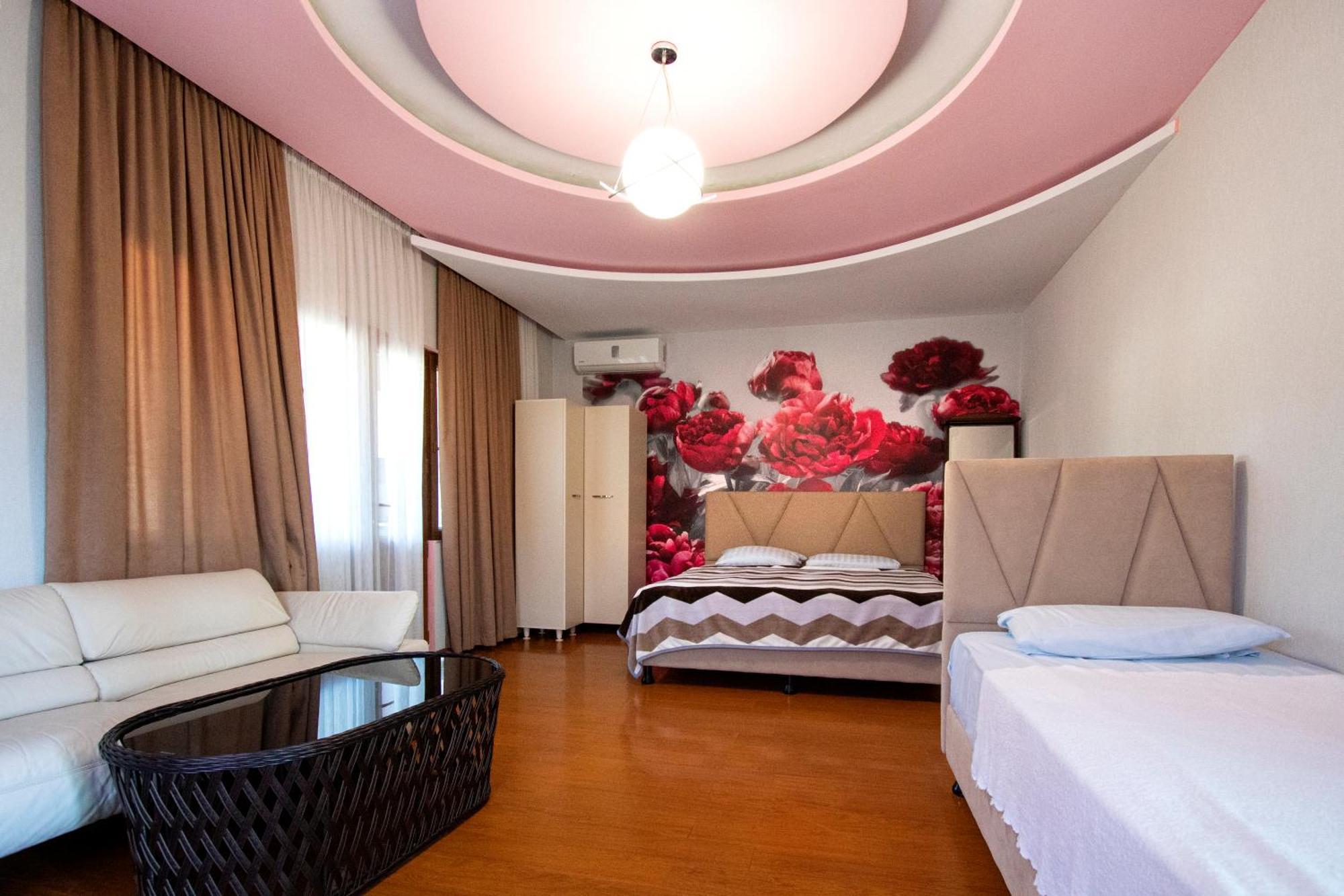 Hotel Smile كوبوليتي المظهر الخارجي الصورة